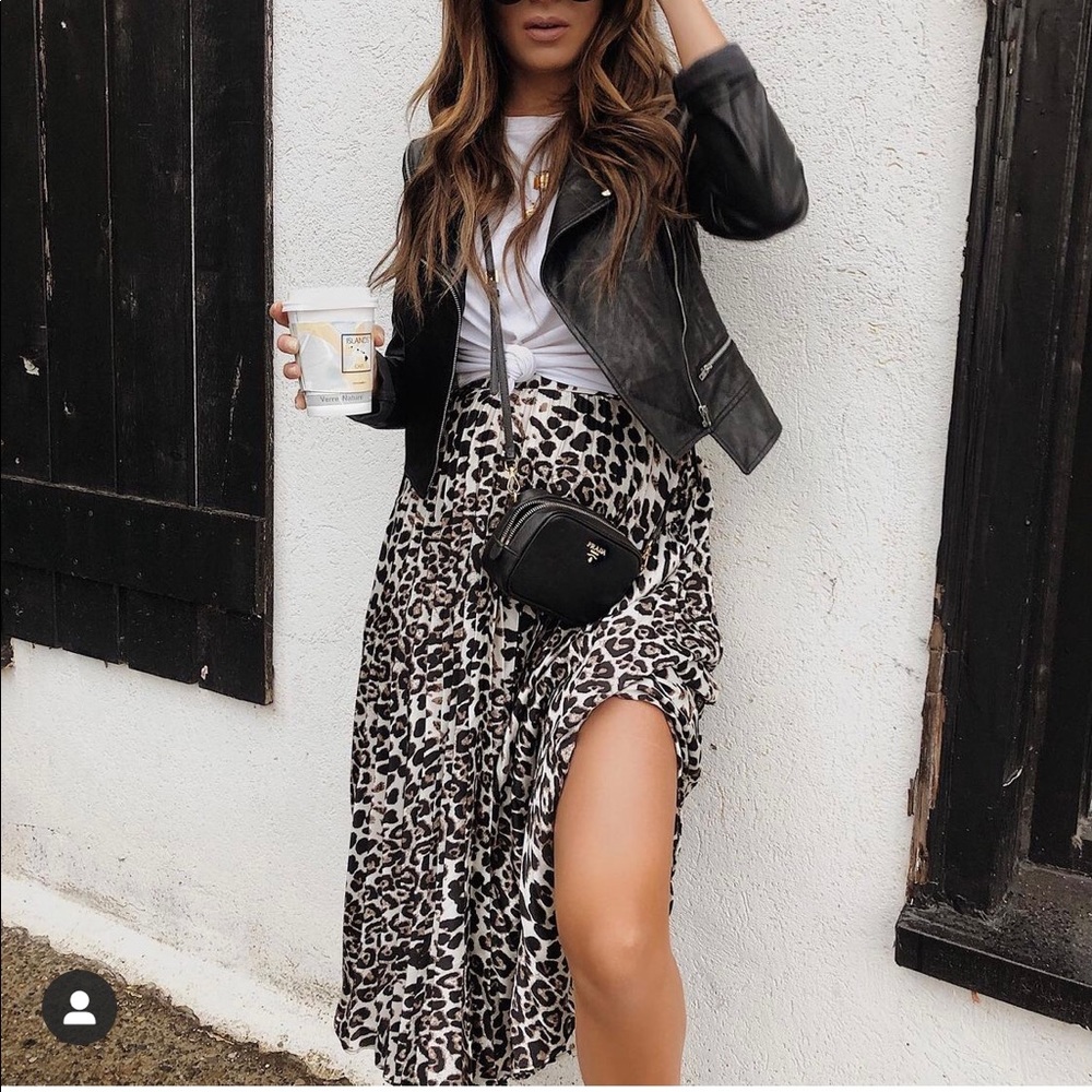 NWOT Vici Do+Be Dash Pleated Leopard Midi Skirt Medium